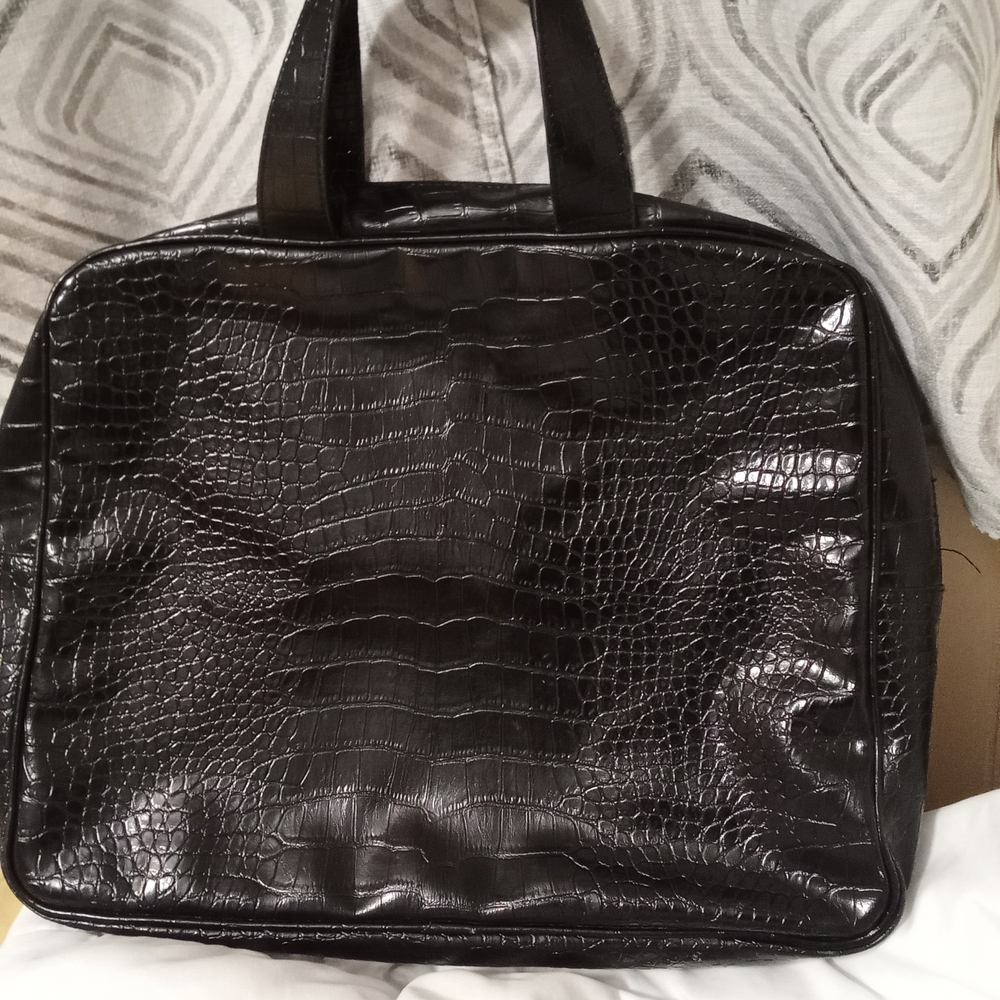 Elegant Black Crocodile-Embossed Men's Briefcase